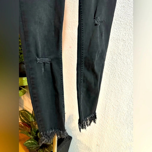 Free People distressed black skinny jeans size 26 - Picture 6 of 7